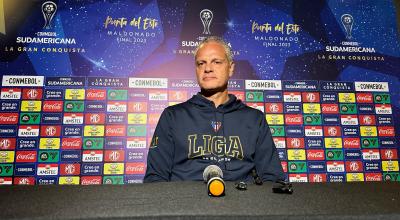 El dirigente de Liga de Quito, Esteban Paz, durante la rueda de prensa del 26 de octubre de 2023.