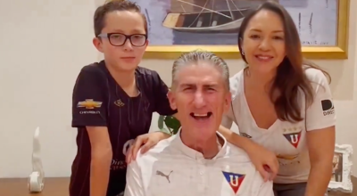 Edgardo Bauza, junto a su familia en octubre de 2023.