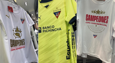 Camisetas de Liga de Quito con las cinco estrellas internacionales de venta en Marathon Sports del CCI, el 31 de octubre de 2023.