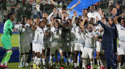 Los jugadores de Liga de Quito celebran el título de la Copa Sudamericana, el 28 de octubre de 2023. 