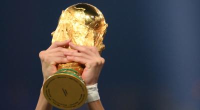 El trofeo de la Copa del Mundo en Qatar 2022.
