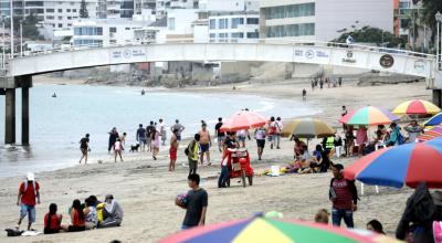 Imagen referencial de la playa principal de Salinas, uno de los destinos que captó más turistas en la provincia de Santa Elena, durante el feriado. 