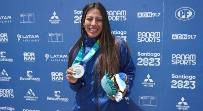 María Loreto Arias con su medalla de plata en Santiago 2023 3l domingo 4 de noviembre de 2023.