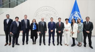 Daniel Noboa y su equipo de trabajo mantuvieron una reunión con representantes del Fondo Monetario Internacional (FMI), en la sede del organismo en Washington D.C.  