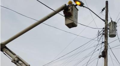 Trabajos en el sistema eléctrico de Manabí.