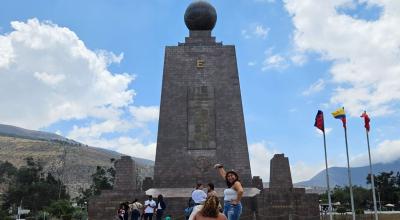 El monumento a la Mitad del Mundo es un espacio muy visitado en los feriados.