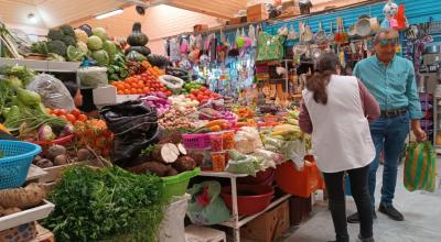 Venta de víveres en el mercado Iñaquito, de Quito, el 5 de octubre de 2023. 