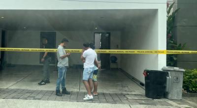 Los exteriores de la casa de Samir Maestre Mena en la urbanización Laguna Club de vía a la Costa, en Guayaquil, tras su asesinato el pasado 12 de octubre del 2023. 