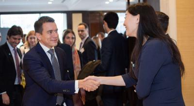 El presidente electo Daniel Noboa durante una reunión con representantes de Barclays, 7 de noviembre de 2023.