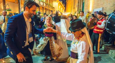 El ministro de Turismo, Niels Olsen, en una feria en Cuenca el 17 de octubre 2023.