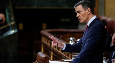 El presidente del Gobierno en funciones, Pedro Sánchez, se dirige a la Cámara en el primer día de su debate de investidura, el 15 de noviembre de 2023.