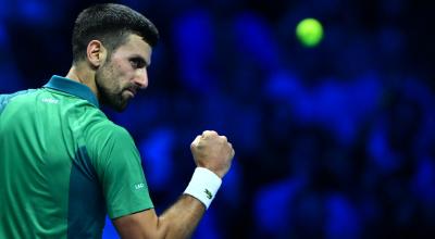 Novak Djokovic celebra un punto ante Carlos Alcaraz, este 18 de noviembre de 2023, en la semifinal del Masters ATP.