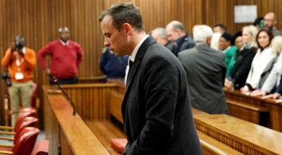 El atleta paralímpico sudafricano Oscar Pistorius reacciona ante el Tribunal Superior de Pretoria, el 6 de julio de 2016.