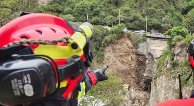 Derrumbe en talud antiguo puente Guápulo el 22 de noviembre de 2023.