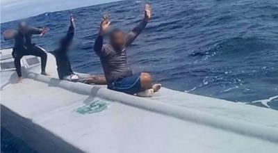 Tres detenidos tras el hallazgo de un narcosubmarino en Galápagos, el 24 de noviembre de 2023.