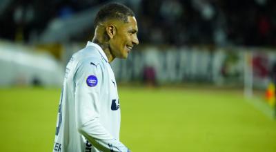 El delantero de Liga, Paolo Guerrero, festeja su gol en la Fecha 14 ante Cumbayá FC, el 26 de noviembre de 2023.