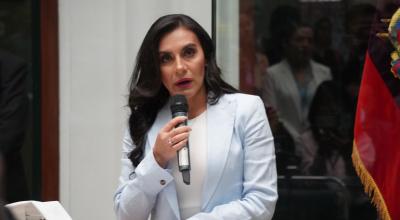 La vicepresidenta Verónica Abad en rueda de prensa. Quito, 28 de noviembre de 2023