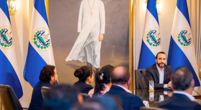 El presidente de El Salvador, Nayib Bukele, en una reunión con sus ministros el 28 de noviembre de 2023.