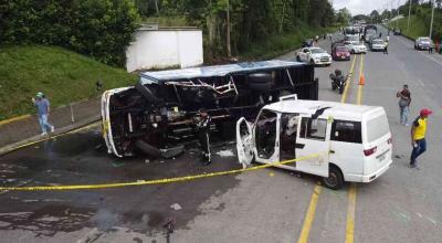 Accidente de tránsito en la vía La Concordia-Santo Domingo, 30 de noviembre de 2023.