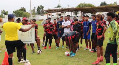 Los jugadores de AV25 reunidos en Tumbaco en un entrenamiento, el 11 de mayo de 2022