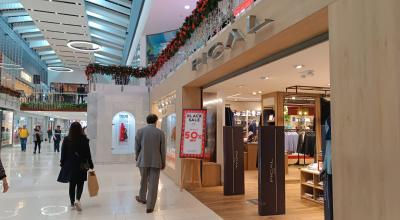 Compras en un centro comercial del norte de Quito. El 24 de noviembre de 2023.