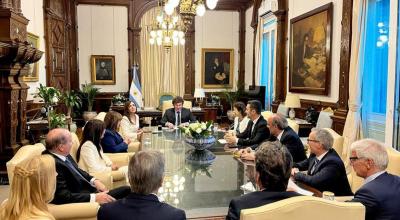 Jaiver Milei preside la primera reunión del nuevo gabinete ministerial de Argentina.