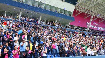 Hinchas de Independiente dl Valle en el estadio Banco Guayaquil, domingo 10 de diciembre de 2023.