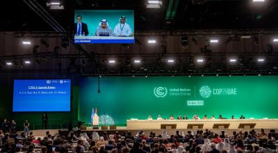 Sesión plenaria de la Cumbre del Clima en Dubái, COP28, el 13 de diciembre de 2023.