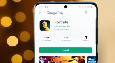 Imagen referencial de un móvil mostrando la app del videjuego Fornite, cuya empresa demandó a Google. 