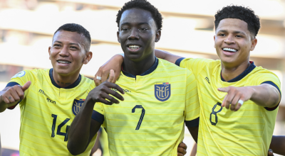 Los futbolistas ecuatorianos festejan un gol en el Preolímpico, ante Colombia, el 20 de enero de 2024.