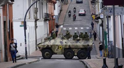 Militares en el Centro Histórico de Quito, tras la declaratoria de conflicto armado interno, este 9 de enero de 2024.