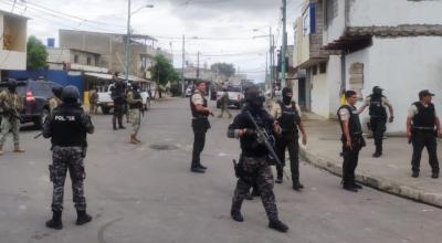 Foto refereMilitares y policías en un operativo en Machala el 11 de enero del 2024.