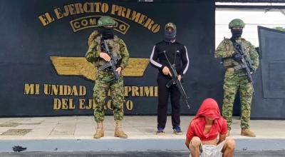 Militares detienen a un presunto terrorista en Los Ríos, el 13 de enero de 2024.