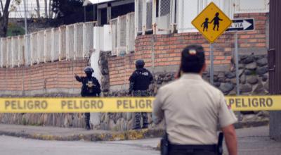 Una amenaza de bomba en los exteriores de una unidad educativa en Cuenca, el 15 de enero de 2024. 