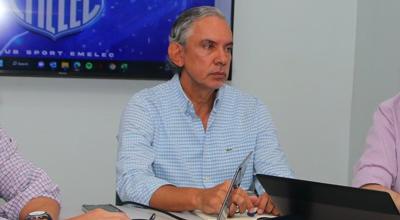 José Pileggi, presidente de Emelec, durante una reunión el 2 de diciembre de 2022.