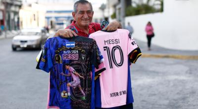 Venta de camisetas de Lionel Messi en El Salvador, 17 de enero de 2024.