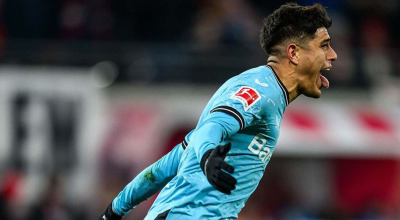 Piero Hincapié festeja su gol con el Bayer Leverkusen, el 20 de enero de 2024.