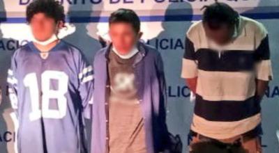 Los tres sujetos detenidos en Chilibulo (Quito), sospechosos de terrorismo, el 1 de febrero de 2024.