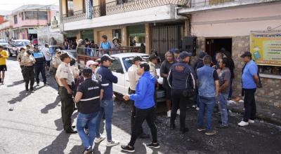 Funcionarios del Municipio de Quito ejecutan un operativo en Amaguaña, el 11 de febrero de 2024.