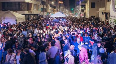 En Ambato se retomaron las fiestas en la avenida Cevallos como parte de la Fiesta de las Flores y las Frutas 2024.