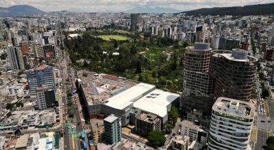 Vista aérea de edificios en el parque de La Carolina, en Quito, el 23 de octubre de 2023.