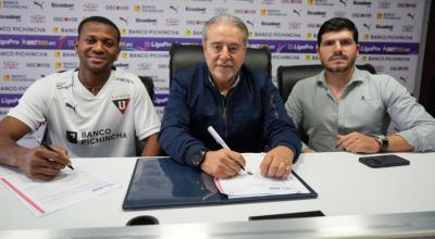 Michael Estrada firmó su contrato con Liga de Quito este 16 de febrero de 2024.