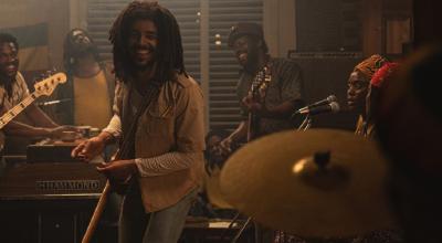 Kingsley Ben-Adir, en una escena de 'Bob Marley, la leyenda'.