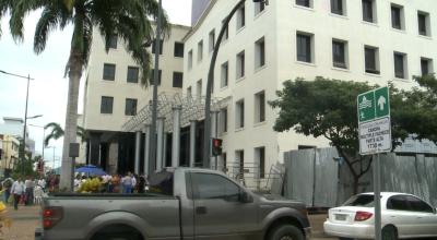 Según el legislador Carlos Vera, el ataque estaría relacionado con el incumplimiento de la entrega del Palacio de Justicia en Portoviejo.