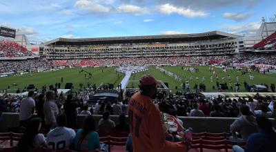 El estadio Rodrigo Paz Delgado mientras canta Papaya Dada, 17 de febrero de 2024.