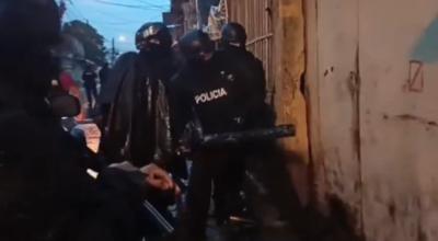 La Policía realizó al menos 20 allanamientos en Pascuales, al norte de Guayaquil, el 20 de febrero de 2024. 