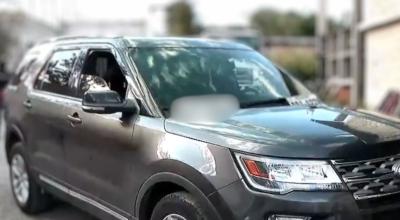 Un vehículo robado fue encontrado en un taller donde se almacenaban carros de alta gama, en Quito.