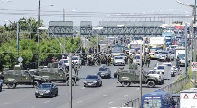 Operativo militar en el ingreso al cantón Durán (Guayas), que entre las ciudades de más de 300.000 habitantes, es la más violenta de Ecuador.