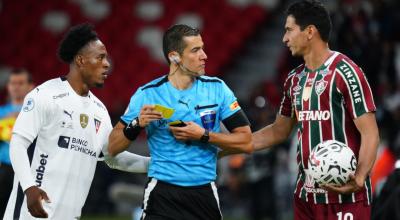 Jhojan Julio y Ganso, en el partido de ida de la Recopa entre Liga y Fluminense, el 22 de febrero de 2024.