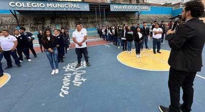 Imagen referencial. Estudiantes en el colegio municipal Nueve de Octubre, de Quito.
